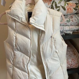 A winter Tomy Hilfiger for sale as the pictures.